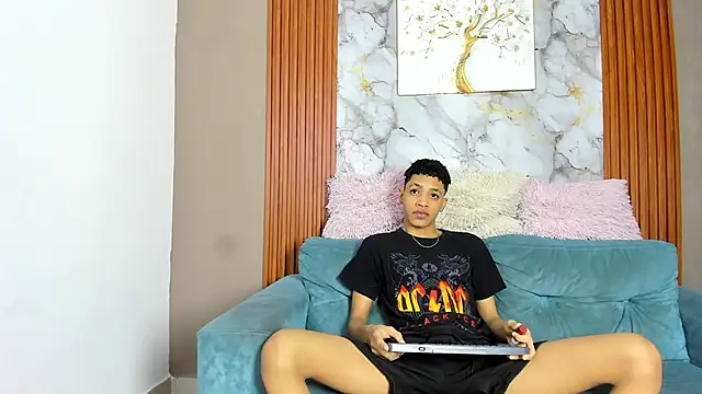 Snapshot of LOVE_GUYS1 chatting on 05-18-26, 01:16 LOVE GUYS1 online show from 05-18-26, 01:16