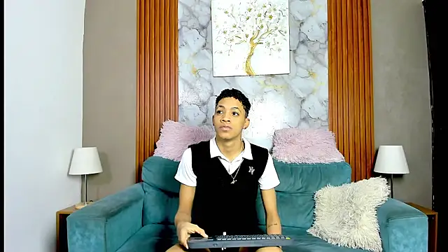 Snapshot of LOVE_GUYS1 chatting on 05-22-26, 01:20 LOVE GUYS1 online show from 05-22-26, 01:20