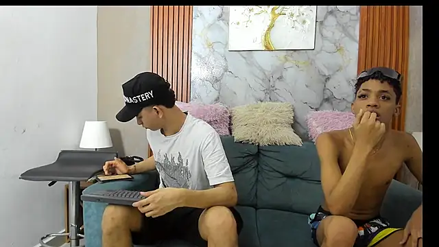 Snapshot of LOVE_GUYS1 chatting on 06-19-26, 01:17 LOVE GUYS1 online show from 06-19-26, 01:17
