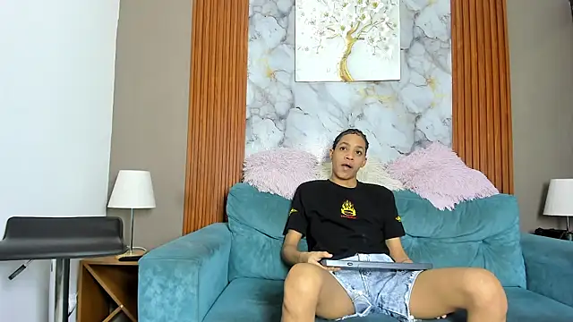 Snapshot of LOVE_GUYS1 chatting on 05-01-26, 01:27 LOVE GUYS1 online show from 05-01-26, 01:27