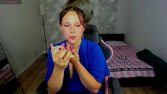 Snapshot of Julia_Shyy chatting on 07-05-26, 01:54 Julia Shyy online show from 07-05-26, 01:54