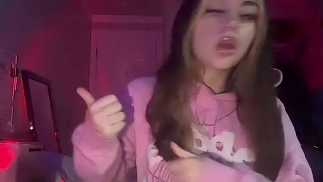 Snapshot of Maddieblairxo chatting on 07-16-26, 03:42 Maddieblairxo online show from 07-16-26, 03:42