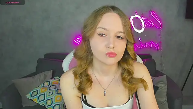 Snapshot of Emmaa_Kimm chatting on 06-21-26, 01:00 Emmaa Kimm online show from 06-21-26, 01:00