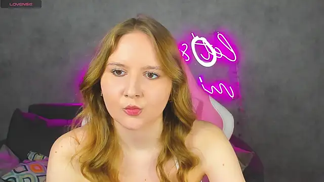 Snapshot of Emmaa_Kimm chatting on 06-15-26, 01:06 Emmaa Kimm online show from 06-15-26, 01:06