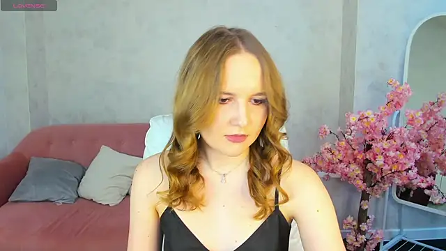 Snapshot of Emmaa_Kimm chatting on 06-02-26, 01:05 Emmaa Kimm online show from 06-02-26, 01:05
