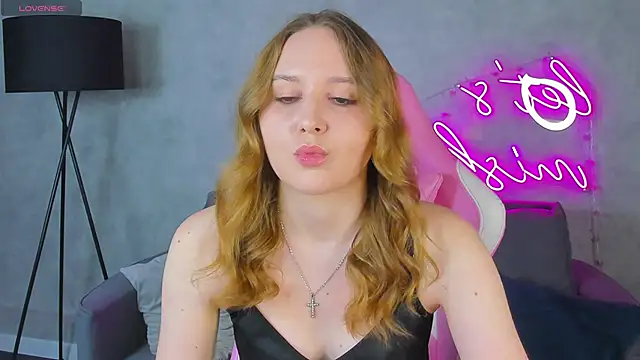 Snapshot of Emmaa_Kimm chatting on 06-23-26, 01:03 Emmaa Kimm online show from 06-23-26, 01:03