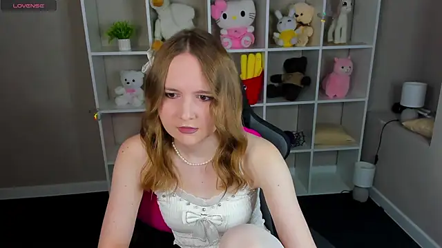 Snapshot of Emmaa_Kimm chatting on 05-17-26, 12:54 Emmaa Kimm online show from 05-17-26, 12:54