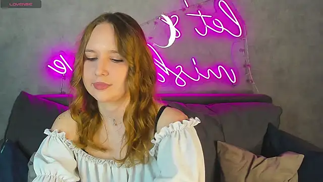 Snapshot of Emmaa_Kimm chatting on 05-28-26, 01:02 Emmaa Kimm online show from 05-28-26, 01:02