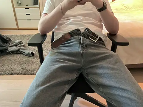 hotbiboy2003 online show from 04-28-26, 02:10