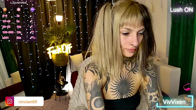 Snapshot of VivVixen chatting on 05-21-26, 05:54 VivVixen online show from 05-21-26, 05:54