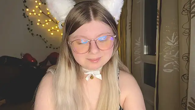 Snapshot of YukiBlush chatting on 07-18-26, 10:29 YukiBlush online show from 07-18-26, 10:29