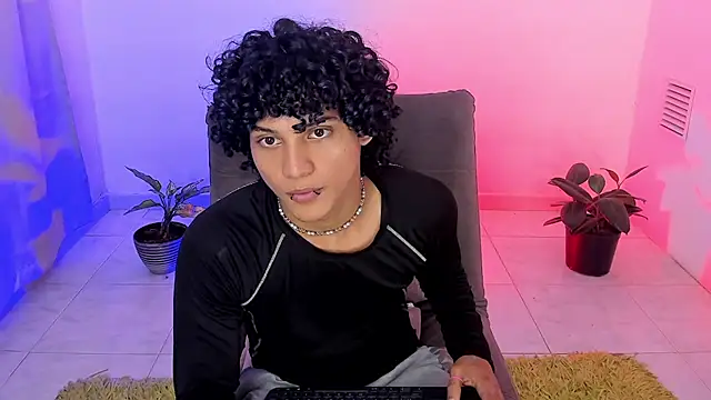 Snapshot of hades_derox_ chatting on 07-25-26, 12:18 hades derox online show from 07-25-26, 12:18