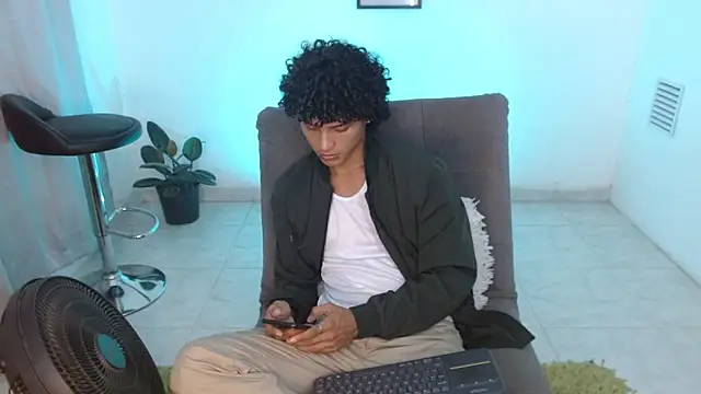 Snapshot of hades_derox_ chatting on 05-05-26, 12:24 hades derox online show from 05-05-26, 12:24