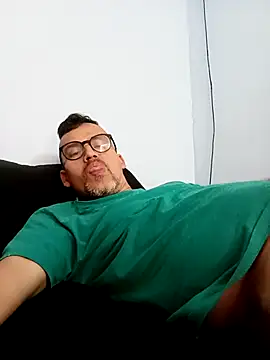 jairo43 online show from 05-13-26, 02:24