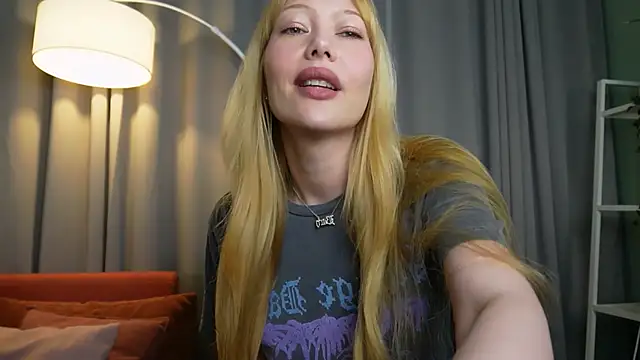 Snapshot of _Mila_Luna_ chatting on 05-21-26, 09:12 Mila Luna online show from 05-21-26, 09:12