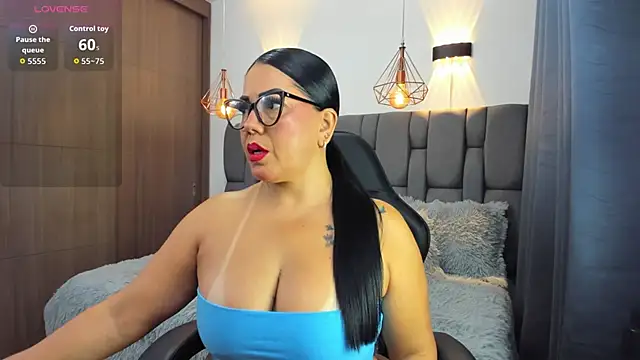 Snapshot of Alanna_19 chatting on 05-27-26, 11:50 Alanna 19 online show from 05-27-26, 11:50