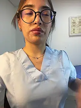 Sweet Milaa1 online show from 05-19-26, 07:21