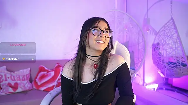 Snapshot of VioletJoness_ chatting on 06-29-26, 11:43 VioletJoness online show from 06-29-26, 11:43