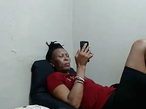 Snapshot of Ebonysweetcougar chatting on 05-28-26, 07:31 Ebonysweetcougar online show from 05-28-26, 07:31