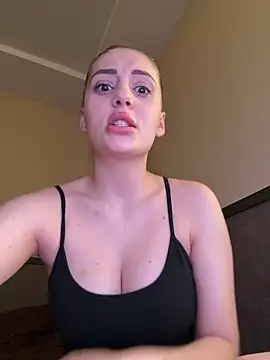 Snapshot of EmersonBenet chatting on 06-14-26, 01:56 EmersonBenet online show from 06-14-26, 01:56
