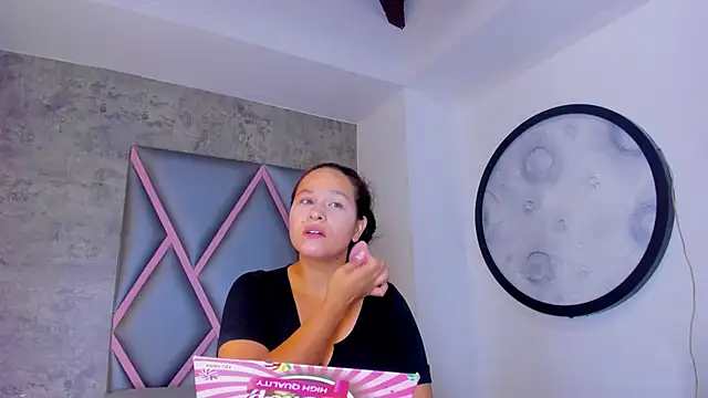 Snapshot of DeborayDark chatting on 05-29-26, 07:09 DeborayDark online show from 05-29-26, 07:09