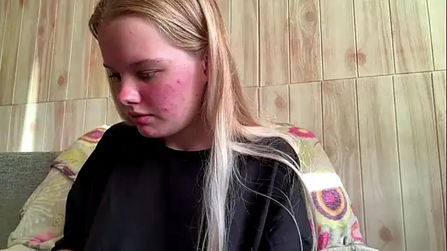 Snapshot of Malinwitch chatting on 07-16-26, 03:09 Malinwitch online show from 07-16-26, 03:09