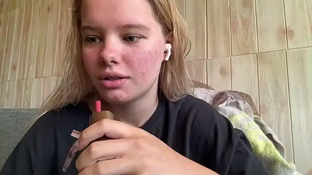 Snapshot of Malinwitch chatting on 07-17-26, 06:54 Malinwitch online show from 07-17-26, 06:54