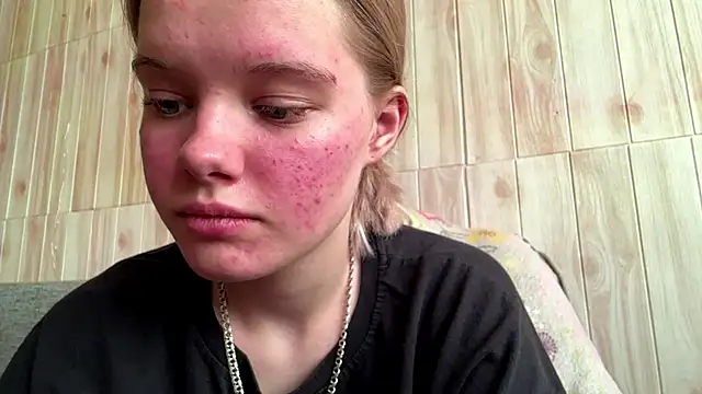 Snapshot of Malinwitch chatting on 06-19-26, 03:18 Malinwitch online show from 06-19-26, 03:18