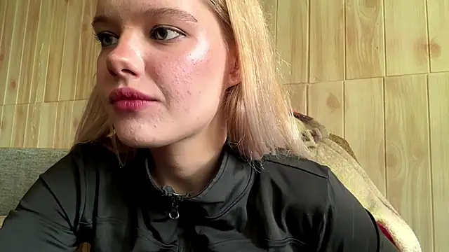Snapshot of Malinwitch chatting on 06-20-26, 02:55 Malinwitch online show from 06-20-26, 02:55