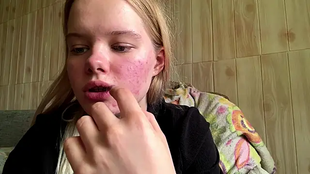 Snapshot of Malinwitch chatting on 07-07-26, 01:47 Malinwitch online show from 07-07-26, 01:47