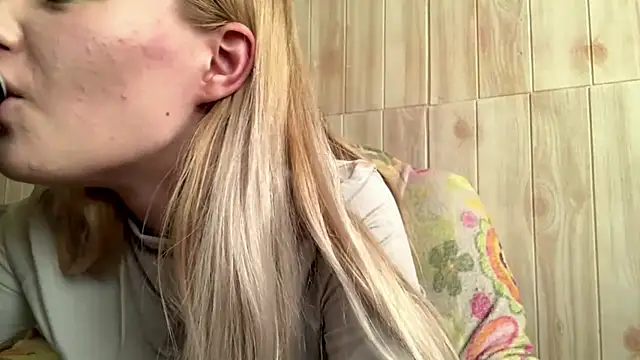 Snapshot of Malinwitch chatting on 06-26-26, 03:29 Malinwitch online show from 06-26-26, 03:29