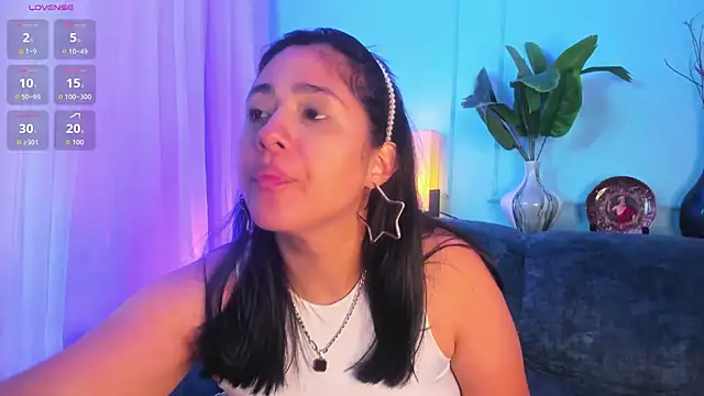Snapshot of Chloethompson_ chatting on 05-16-26, 02:05 Chloethompson online show from 05-16-26, 02:05