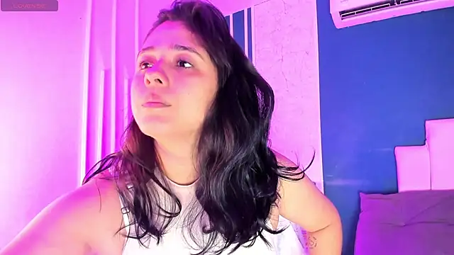 Snapshot of Chloethompson_ chatting on 06-19-26, 02:12 Chloethompson online show from 06-19-26, 02:12