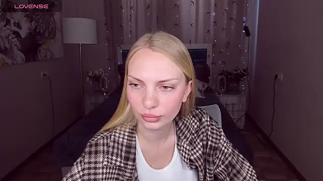 Snapshot of NancyGlamour chatting on 05-16-26, 09:52 NancyGlamour online show from 05-16-26, 09:52