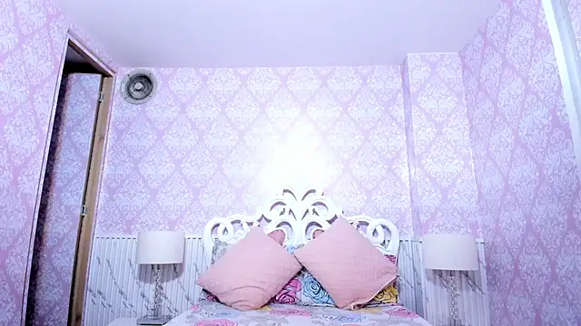 Snapshot of Miabloom19_ chatting on 06-10-26, 11:06 Miabloom19 online show from 06-10-26, 11:06