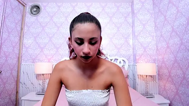 Snapshot of Miabloom19_ chatting on 06-17-26, 11:14 Miabloom19 online show from 06-17-26, 11:14
