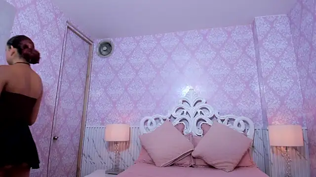 Snapshot of Miabloom19_ chatting on 06-05-26, 10:59 Miabloom19 online show from 06-05-26, 10:59