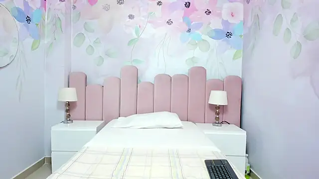 Snapshot of Miabloom19_ chatting on 07-16-26, 11:24 Miabloom19 online show from 07-16-26, 11:24