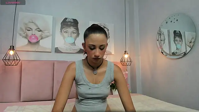 Snapshot of Miabloom19_ chatting on 05-09-26, 03:10 Miabloom19 online show from 05-09-26, 03:10