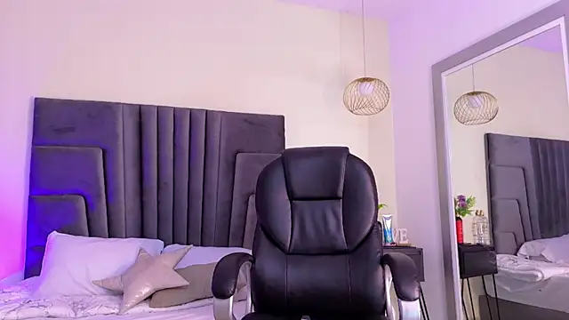 Snapshot of AlannaBlair chatting on 07-28-26, 10:31 AlannaBlair online show from 07-28-26, 10:31