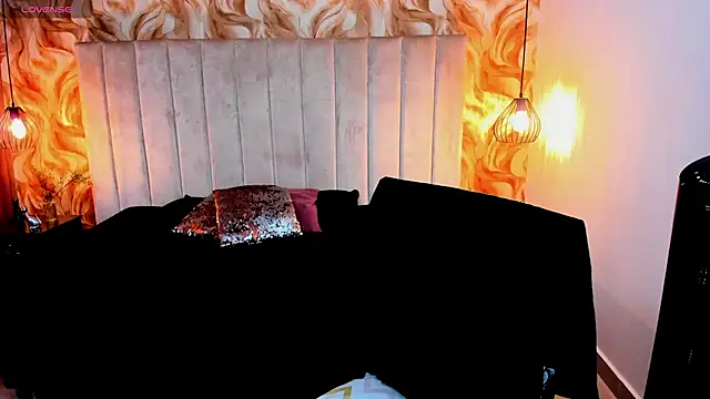 ChloeSmith9 online show from 06-11-26, 08:50