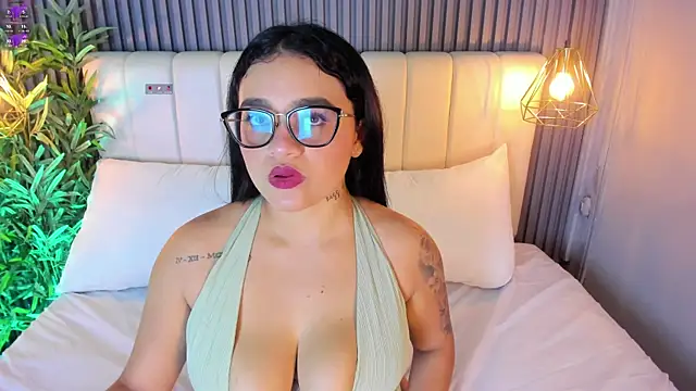Snapshot of MadisonSoler chatting on 05-25-26, 05:11 MadisonSoler online show from 05-25-26, 05:11