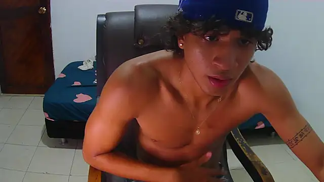 Snapshot of Hansel_take chatting on 06-24-26, 10:07 Hansel take online show from 06-24-26, 10:07