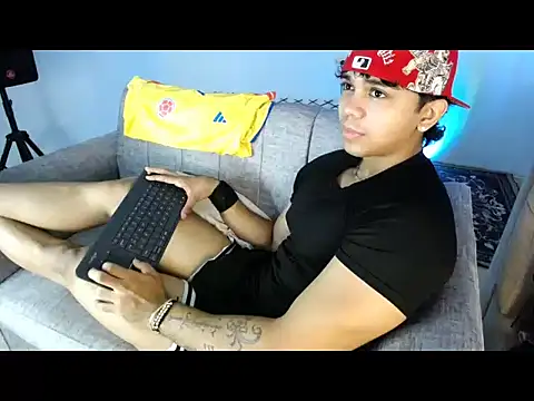 noahprada online show from 06-23-26, 03:43