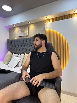 Snapshot of DomBoy_ chatting on 05-17-26, 07:58 DomBoy online show from 05-17-26, 07:58