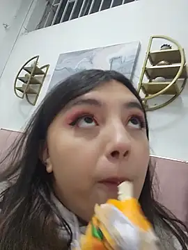 Snapshot of RoxanneDiaz chatting on 06-11-26, 02:33 RoxanneDiaz online show from 06-11-26, 02:33