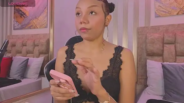 Snapshot of lilith_pink__ chatting on 05-31-26, 03:34 lilith pink online show from 05-31-26, 03:34