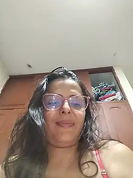 Snapshot of Bella_Morena27 chatting on 06-01-26, 01:28 Bella Morena27 online show from 06-01-26, 01:28