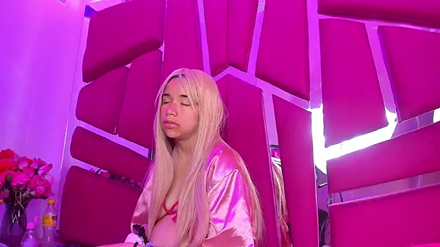 Snapshot of ivyqueen28 chatting on 06-02-26, 09:53 ivyqueen28 online show from 06-02-26, 09:53