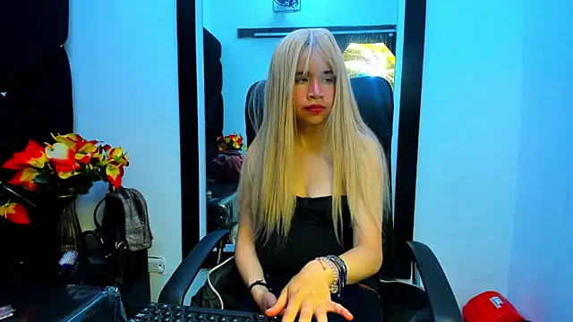 Snapshot of ivyqueen28 chatting on 06-05-26, 05:01 ivyqueen28 online show from 06-05-26, 05:01